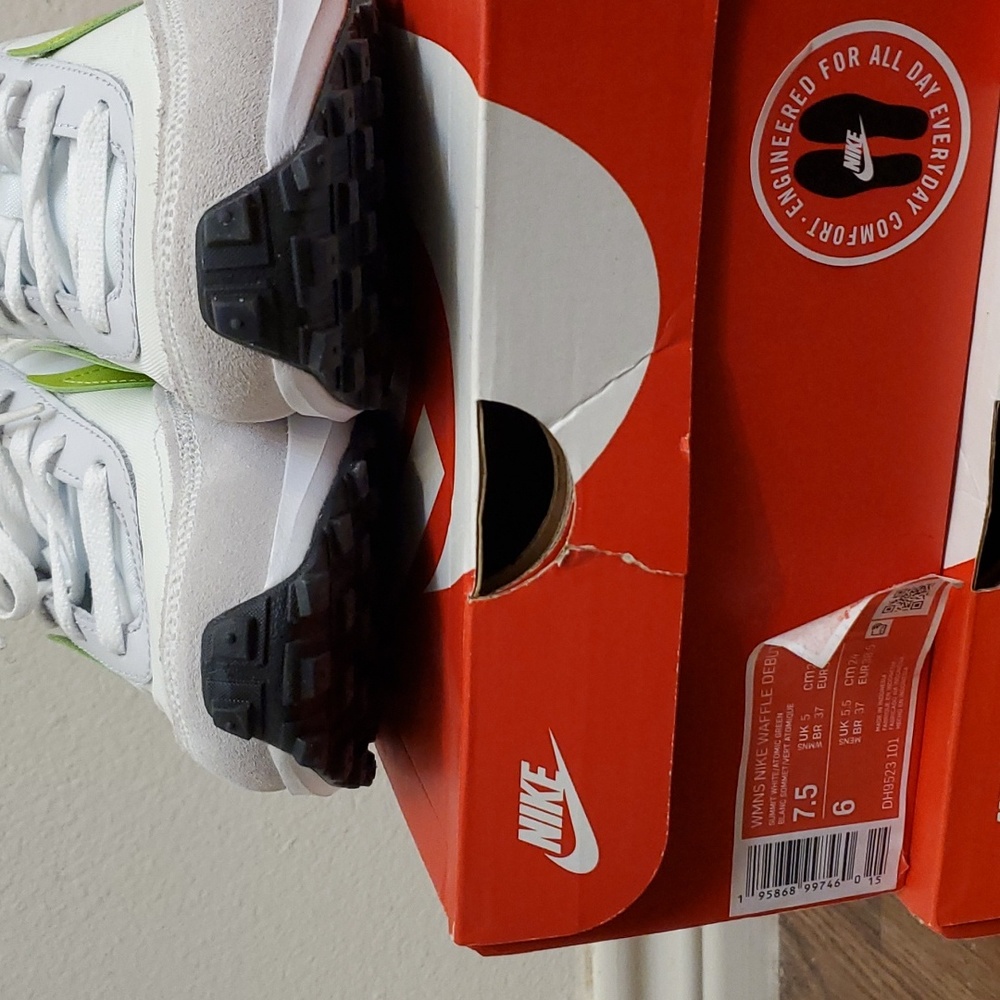 Women's White and Green Nike Waffle Debut 7.5